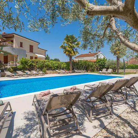 Paradiso 1 Mit Pool Apartmán *