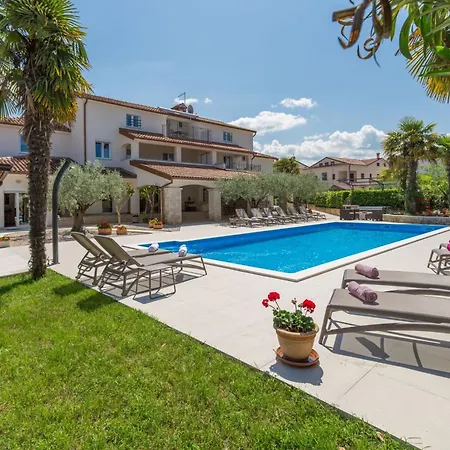 Paradiso 1 Mit Pool Apartment