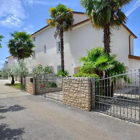 Paradiso 1 Mit Pool Apartment