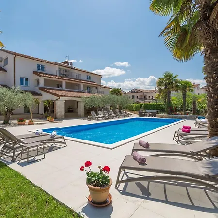 Apartment Paradiso 1 Mit Pool *