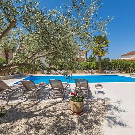 Paradiso 1 Mit Pool Apartment Porec
