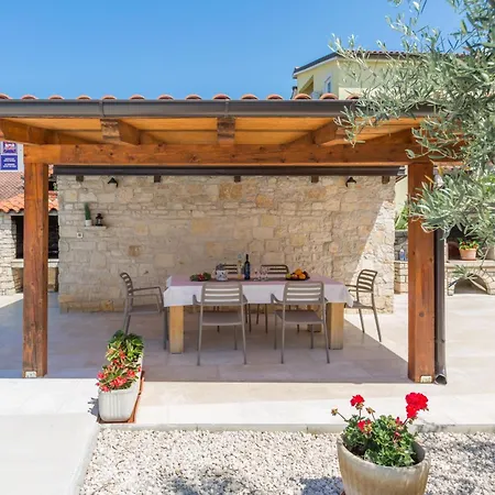 Apartment Paradiso 1 Mit Pool Porec