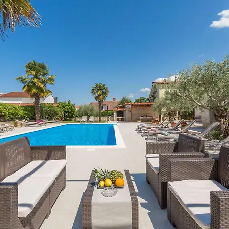Paradiso 1 Mit Pool Porec