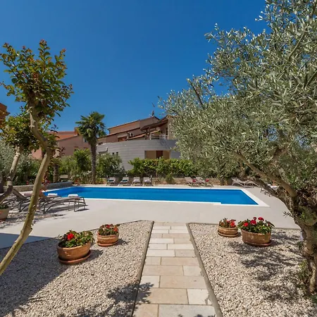 Paradiso 1 Mit Pool